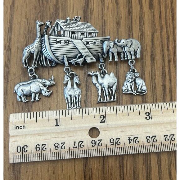 Noah’s Ark Pin Brooch Jonette JJ Signed Silver Pewter Dangling Animal Charms Vtg - Picture 6 of 7